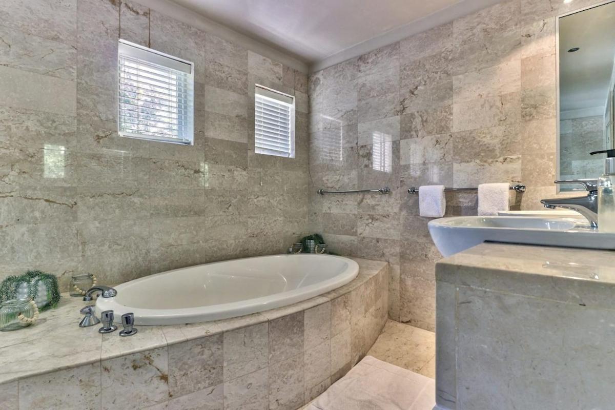 Lush Family Home In Prestigious Area Kapstadt Exterior foto